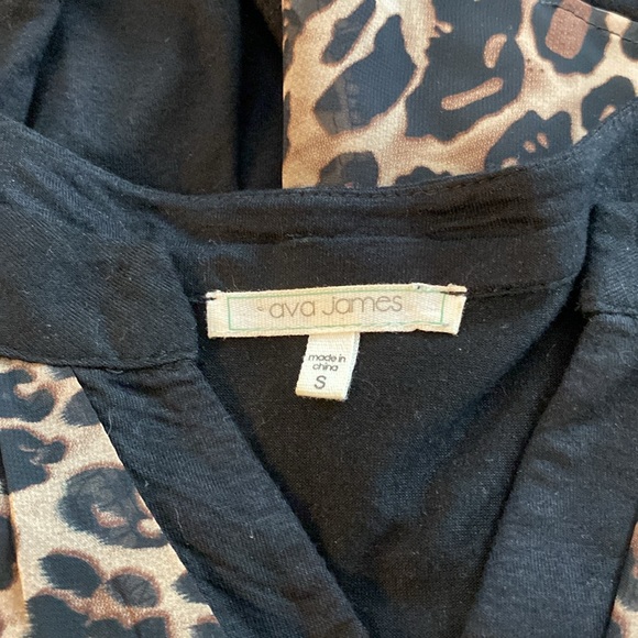 Ava James ladies blouse/tunic with leopard print in size small. - Picture 3 of 8